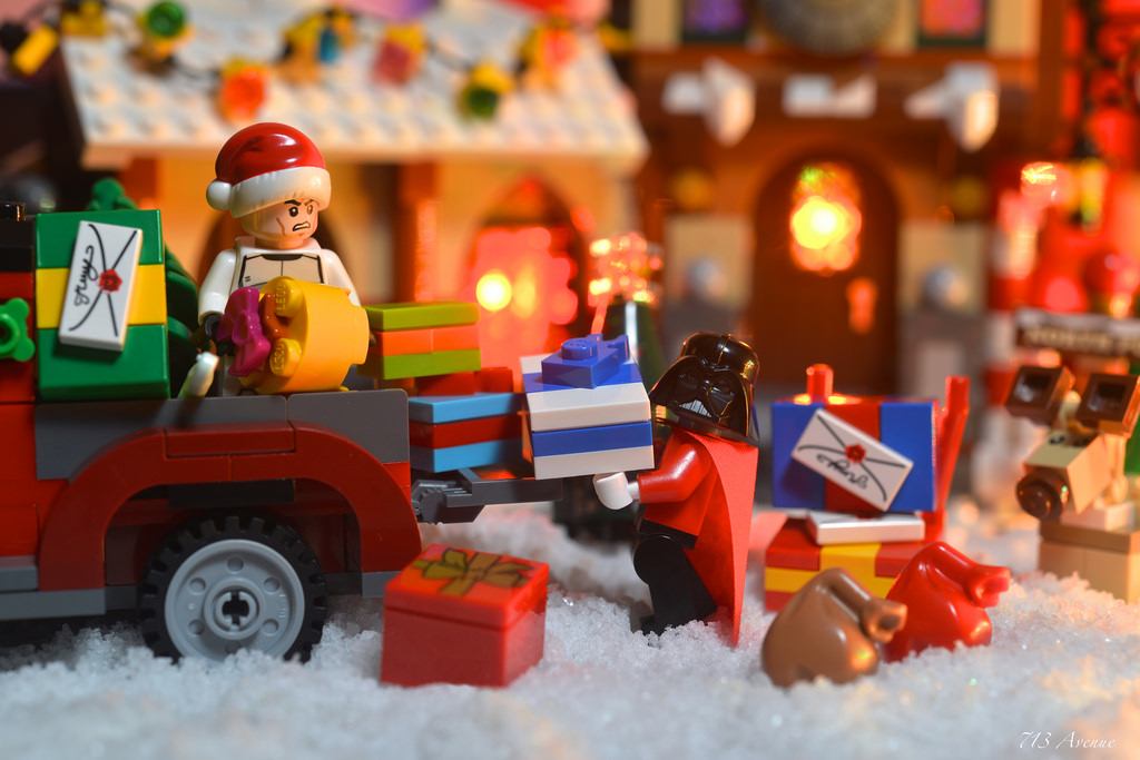lego-darth-presents