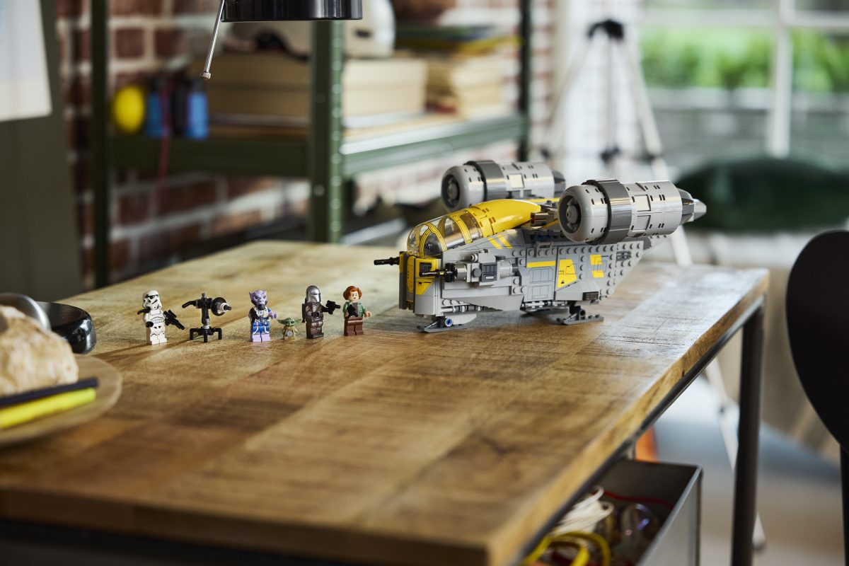 LEGO Star Wars 75447 The Razor Crest 10 1200x800