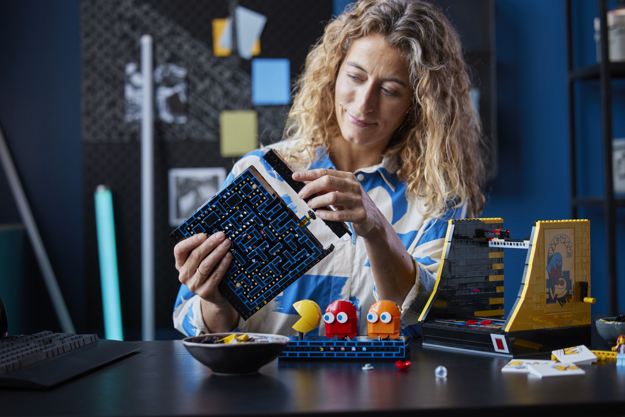 LEGO Icons 10323 PAC MAN Arcade 9 em escala