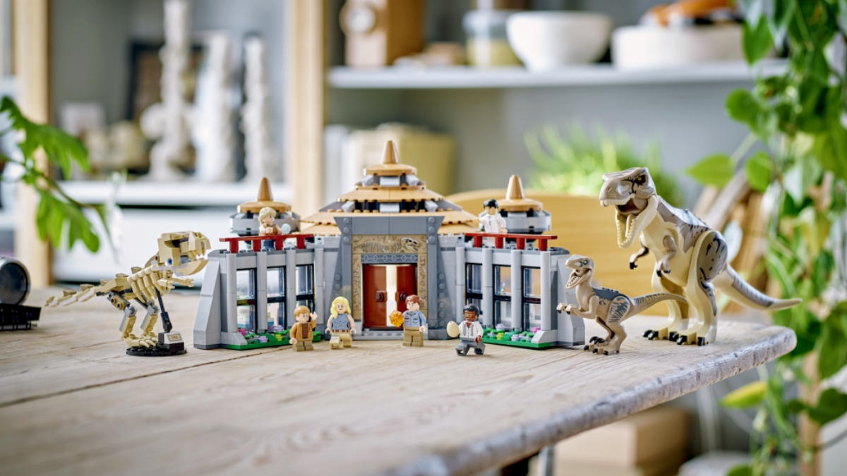 Travel back to the classics with new LEGO Jurassic Park sets