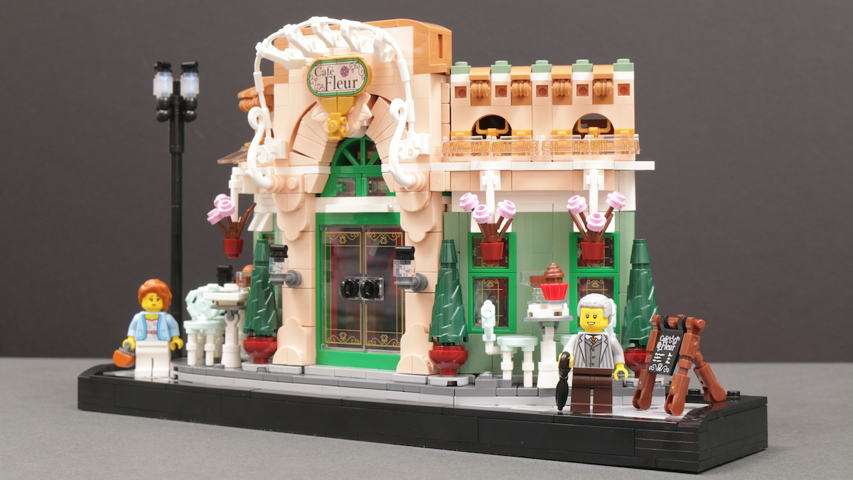 Er LEGO Icons 10362 French Café at skalere med minifigurer? Ikke rigtig