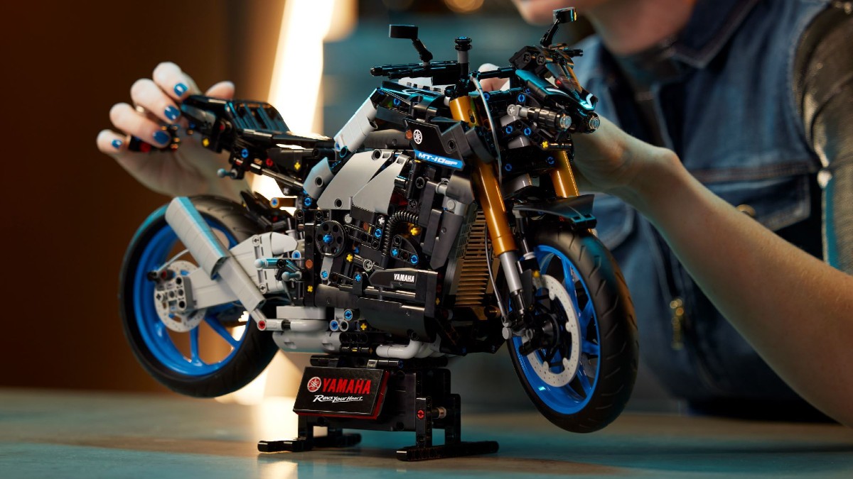 WATCH: LEGO 42159 Yamaha MT-10 SP embraces AR features
