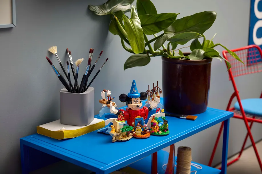 LEGO Ideas 21352 Magia de Disney 12