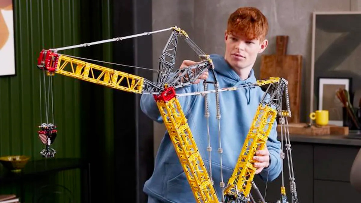First images of LEGO Technic 42146 Liebherr LR 13000 – and a new price