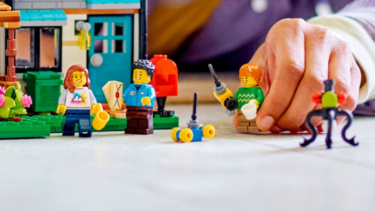 LEGO 31139 Cosy House is full of retro references