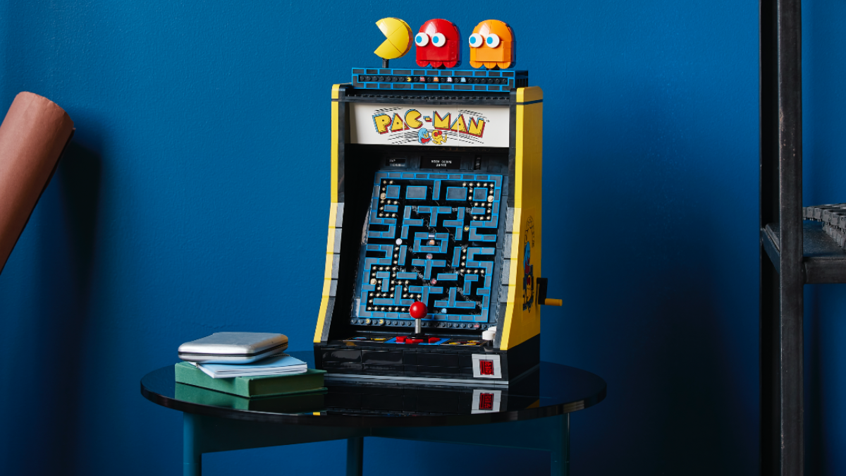 See LEGO Icons 10323 PAC-MAN Arcade's features in action