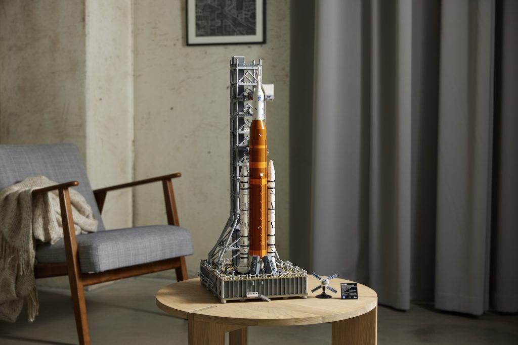 LEGO Iconos 10341 NASA ArtSistema de lanzamiento espacial emis 33 1024x683