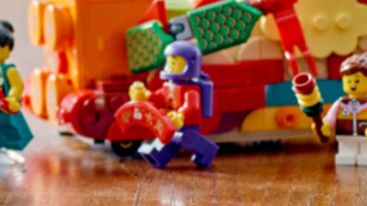 Construye un LEGO morado mejor Classic Minifigura espacial con nuevo conjunto de Año Nuevo Lunar 2023