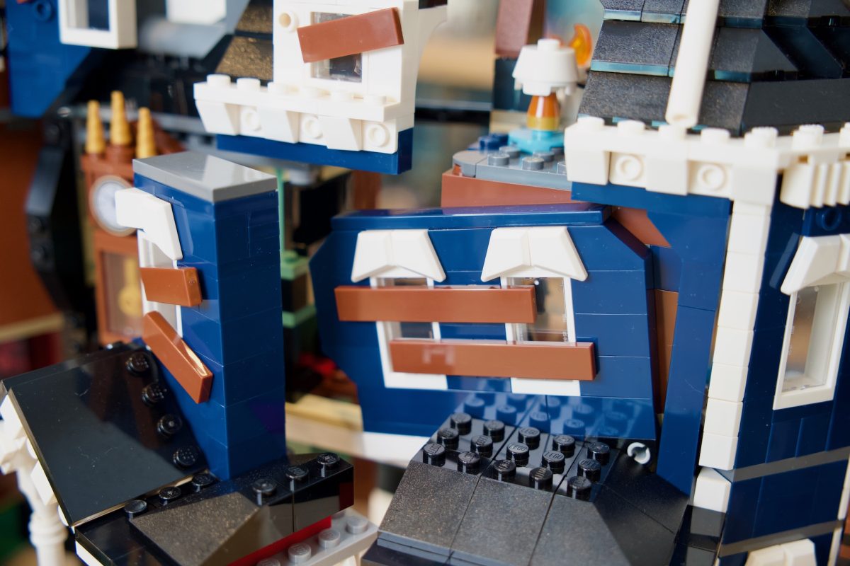 Iconos LEGO 11370 Stranger Things Reseña de Creel House 11 1200x800