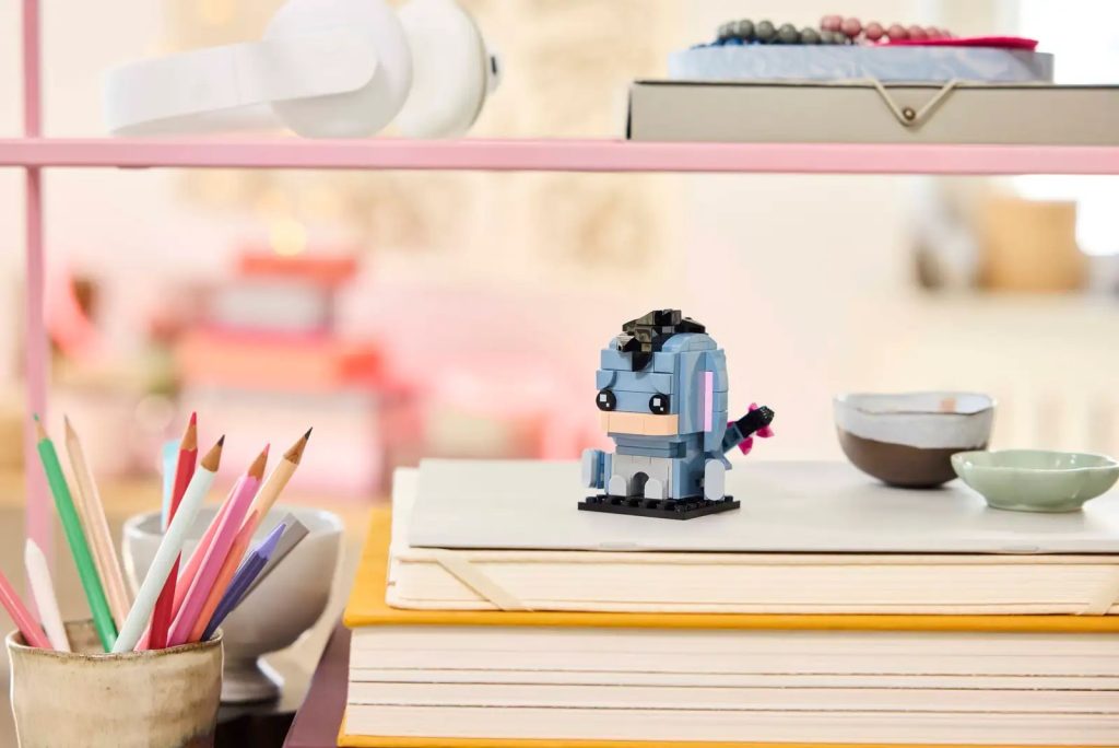 LEGO Disney BrickHeadz 40797 Estilo de vida de Eeyore 1024x684