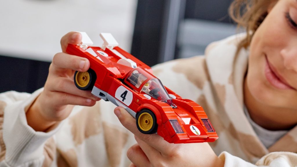 LEGO Speed Champions 76906 Ferrari 512 M de 1970, estilo de vida destacado 1024x576