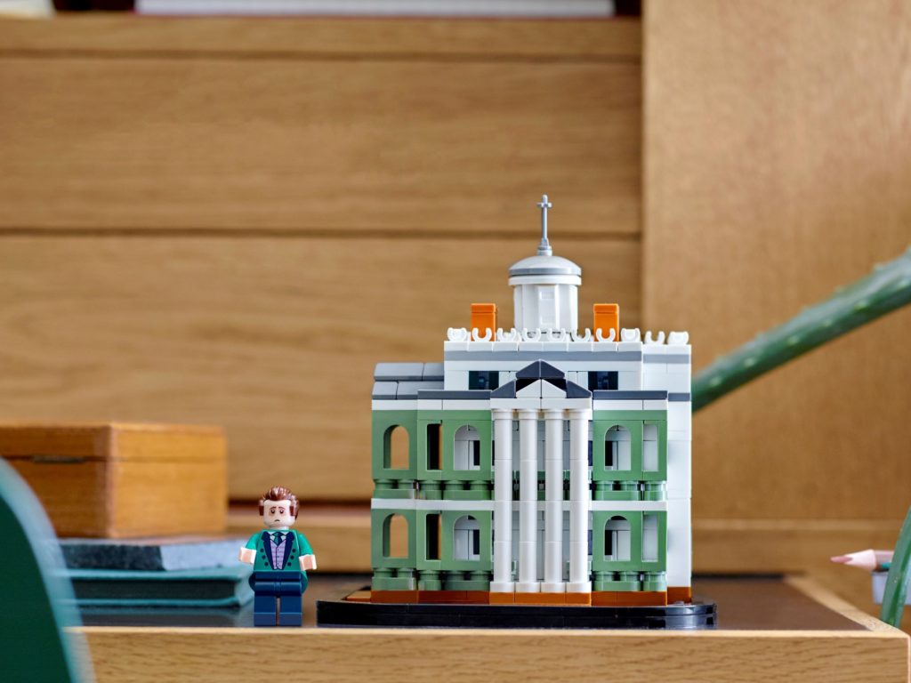 LEGO Disney 40521 Mini Disney The Haunted Mansion 3 1024x768