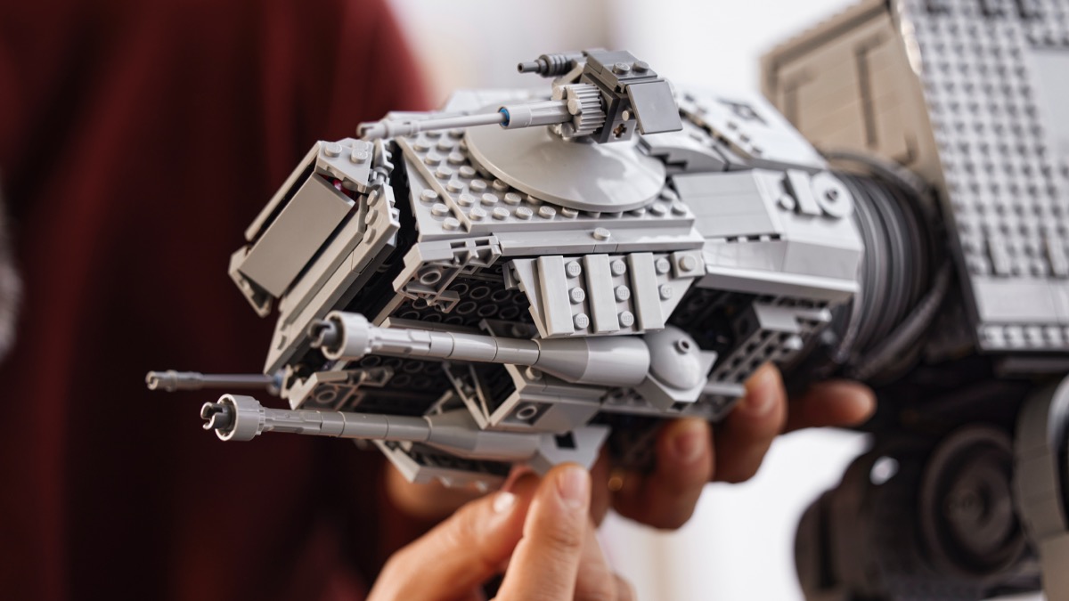 LEGO Star Wars 75313 AT-AT's box differs between regions
