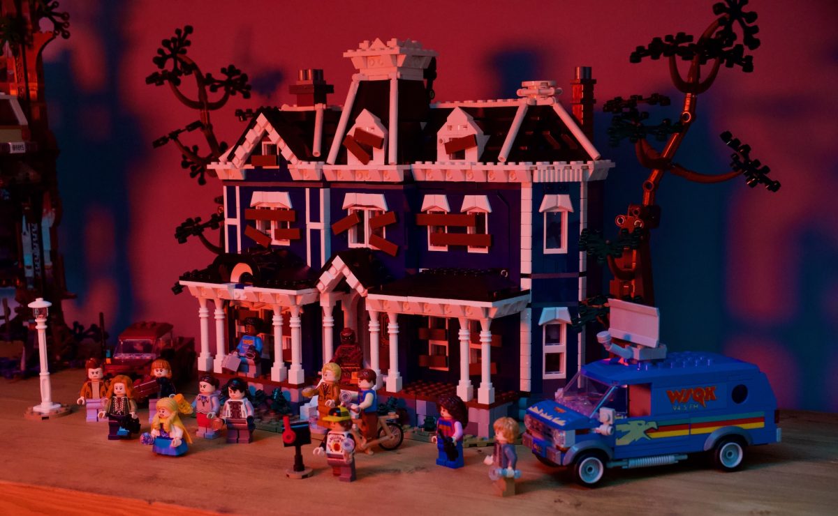 Iconos LEGO 11370 Stranger Things Reseña de Creel House 98 1200x740