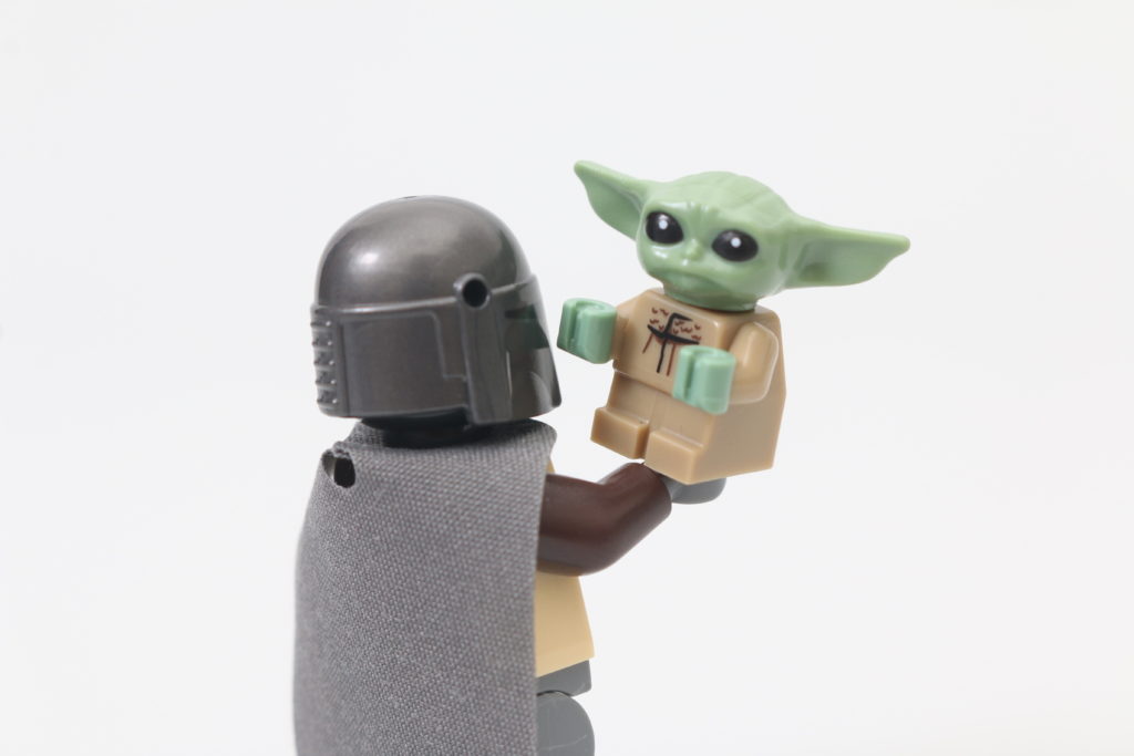 LEGO Star Wars 75292 The Mandalorian Bounty Hunter Transport The Razor Crest review 6