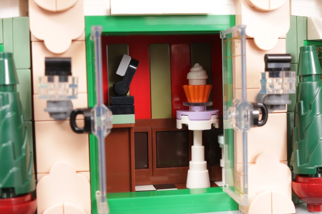 Reseña del LEGO Icons 10362 French Cafe (17 pulgadas, 1024 x 683 píxeles)