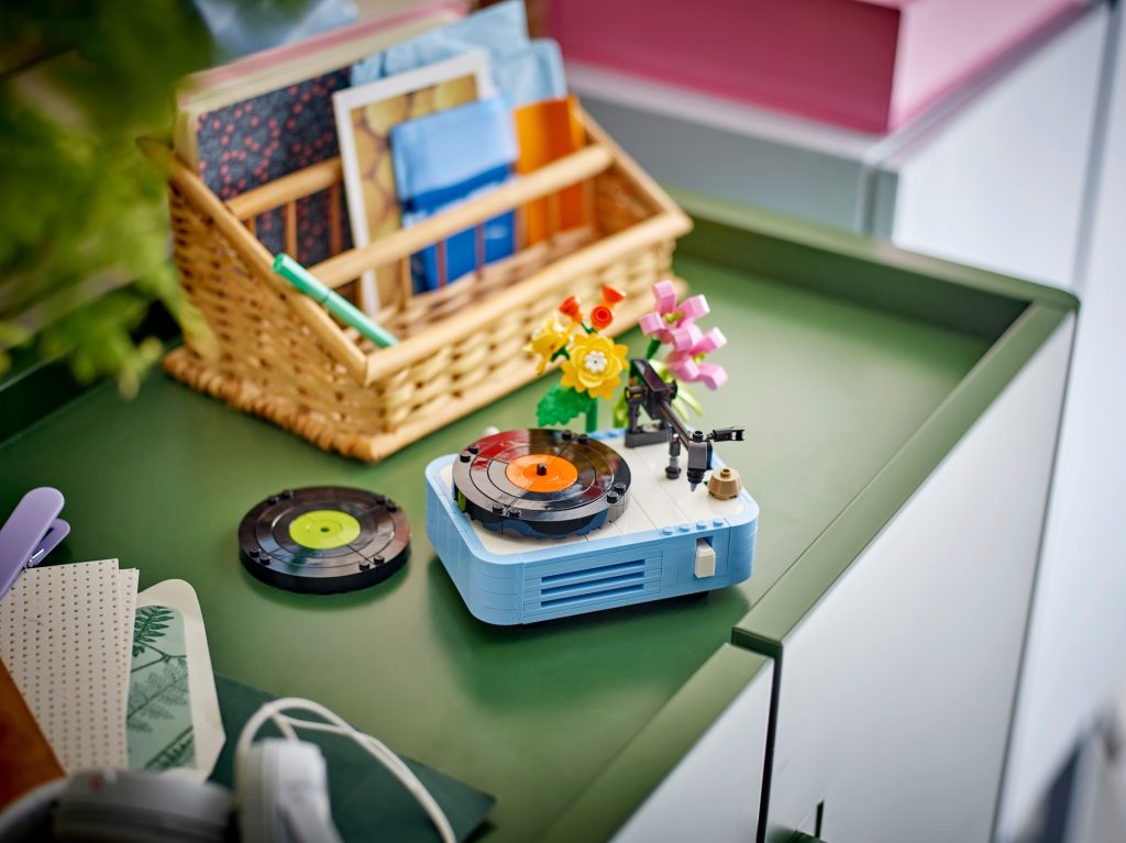 LEGO Creator 3 en 1 31172 Tocadiscos con flores 12 1024x767