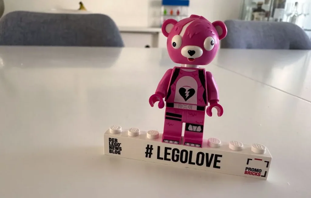Promobricks LEGO Fortnite Cuddly Team Leader Gamescom minifigure  1024x653