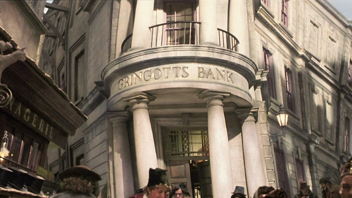 How could rumoured LEGO Harry Potter 76416 Gringotts Bank's structure actually work?