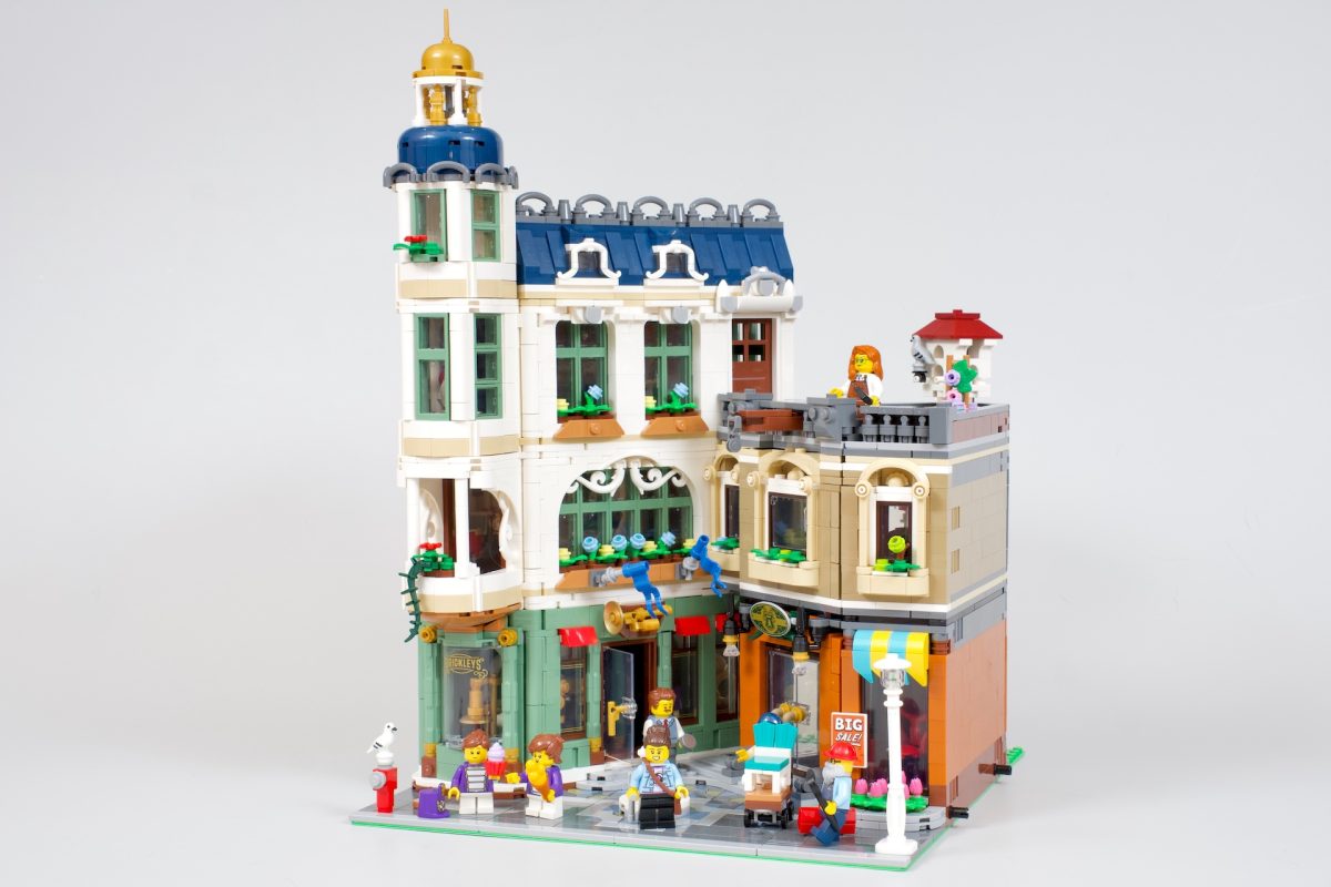 LEGO Icons 11371 Shopping Street review 12 1200x800