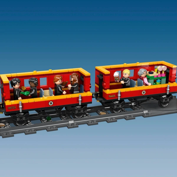 LEGO Harry Potter 76423 Hogwarts Express and Hogsmeade Station Carriages