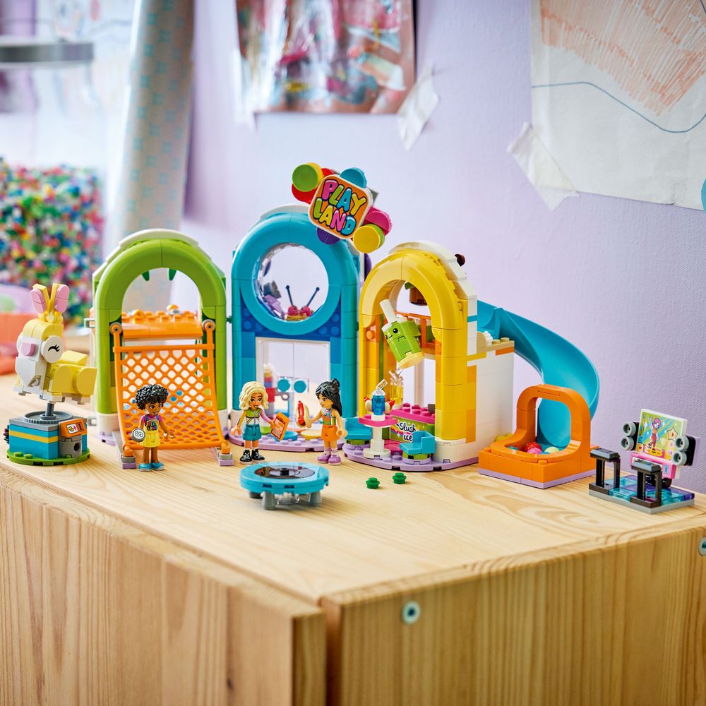 LEGO Friends 42686 Fun Indoor Playground 8