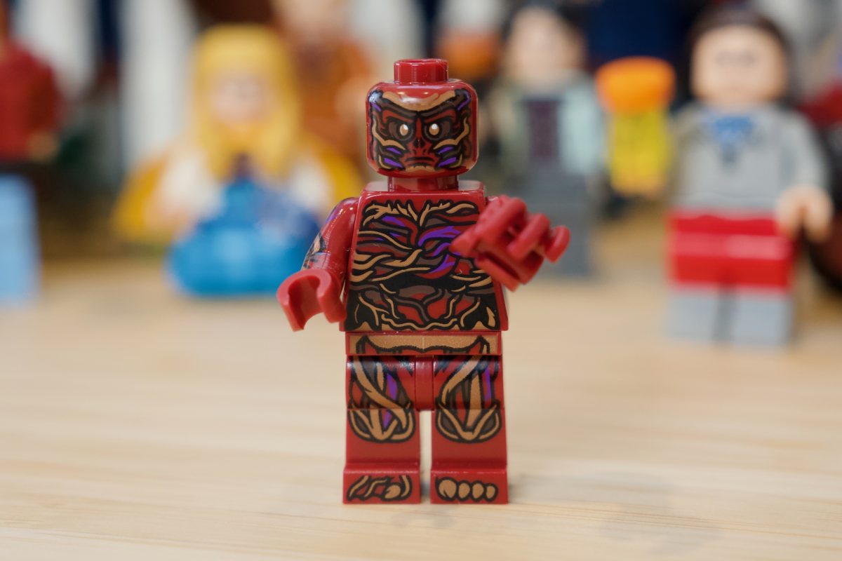 Iconos LEGO 11370 Stranger Things Reseña de Creel House 4 1200x800