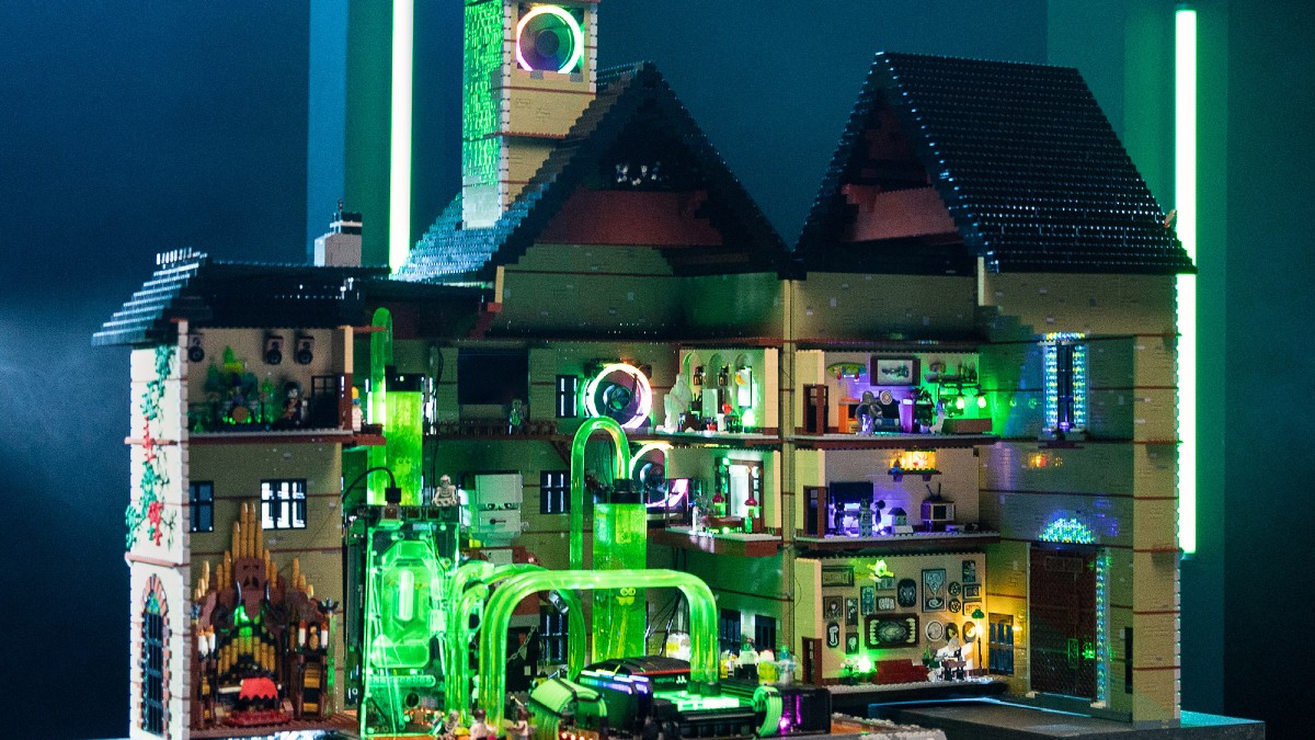 Better look at custom LEGO haunted house gaming PC