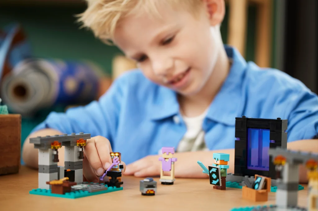 21252 the armoury lego minecraft 2 1024x681