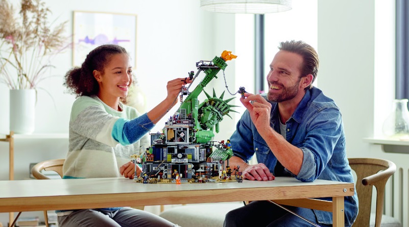 The LEGO Movie 2 70840 Welcome to Apocalypseburg! designer signing in Paris today
