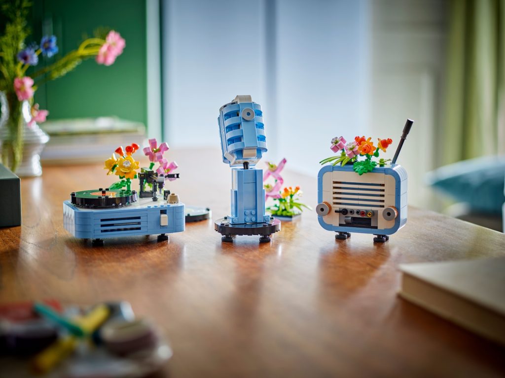 LEGO Creator 3 en 1 31172 Tocadiscos con flores 13 1024x767