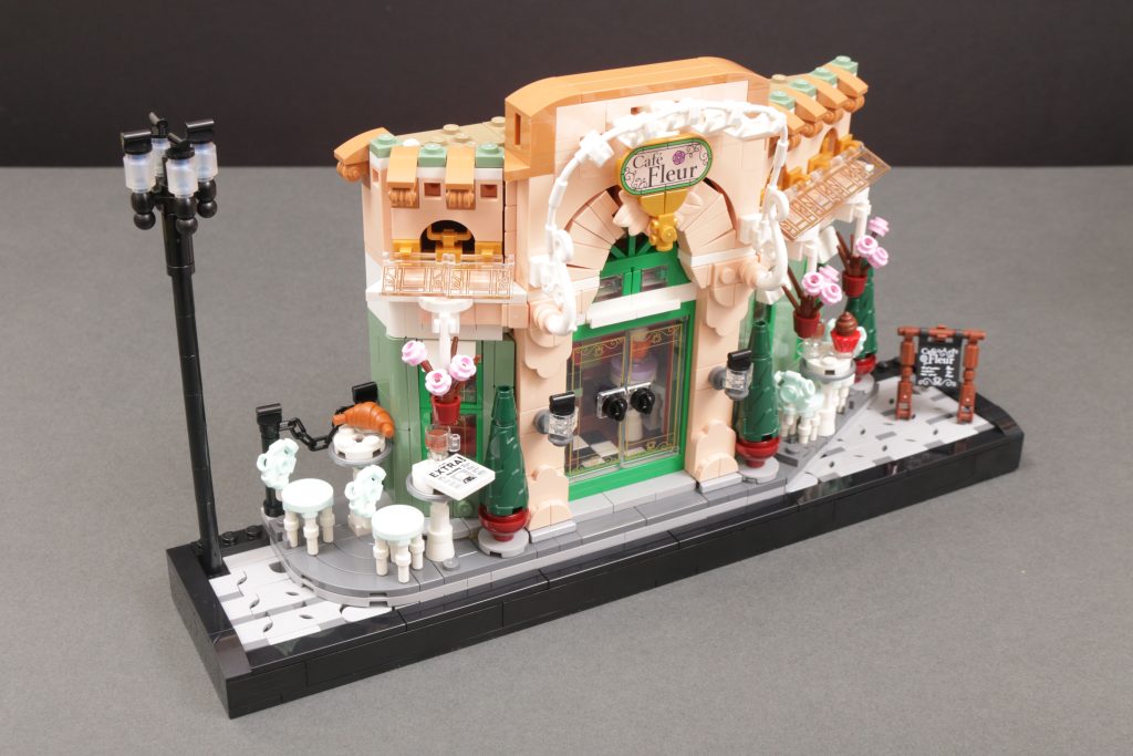 Reseña del LEGO Icons 10362 French Cafe (30 pulgadas, 1024 x 683 píxeles)