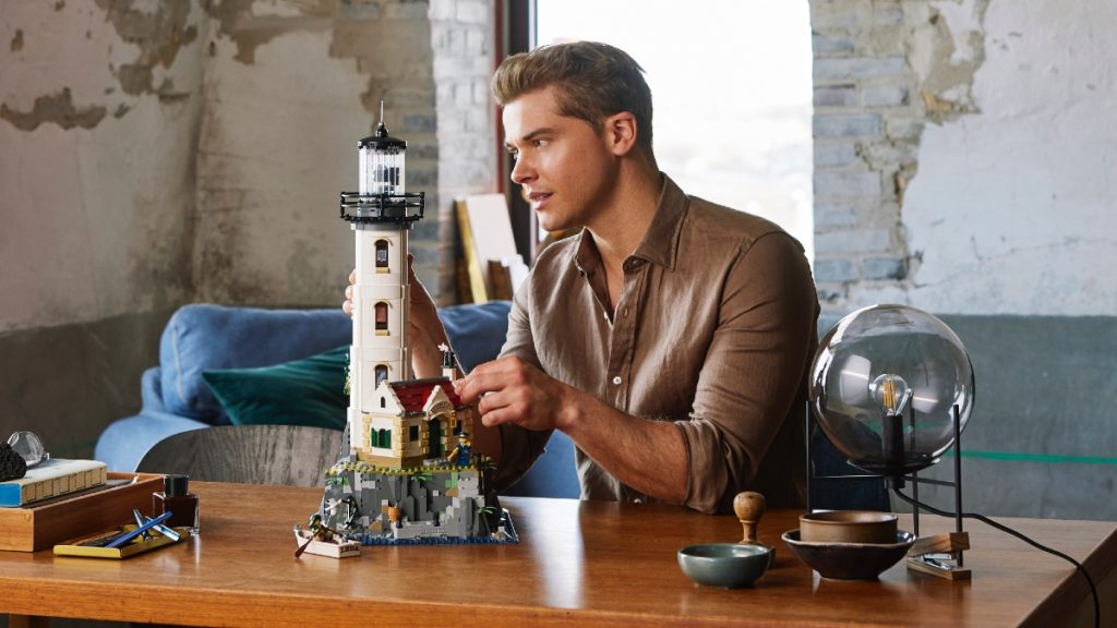 LEGO Ideas 21335 Faro motorizado estilo de vida destacado 3 1024x576