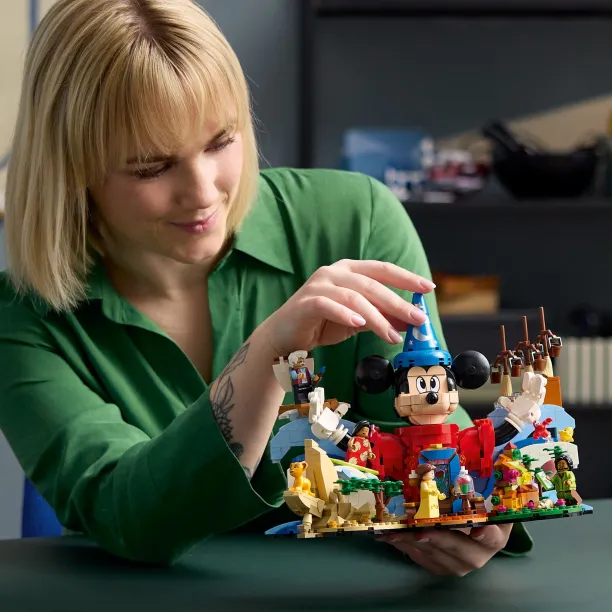LEGO Ideas 21352 Magia de Disney 11