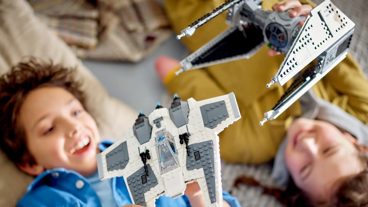 LEGO Star Wars 75348 Mandalorian Fang Fighter vs. TIE Interceptor revealed