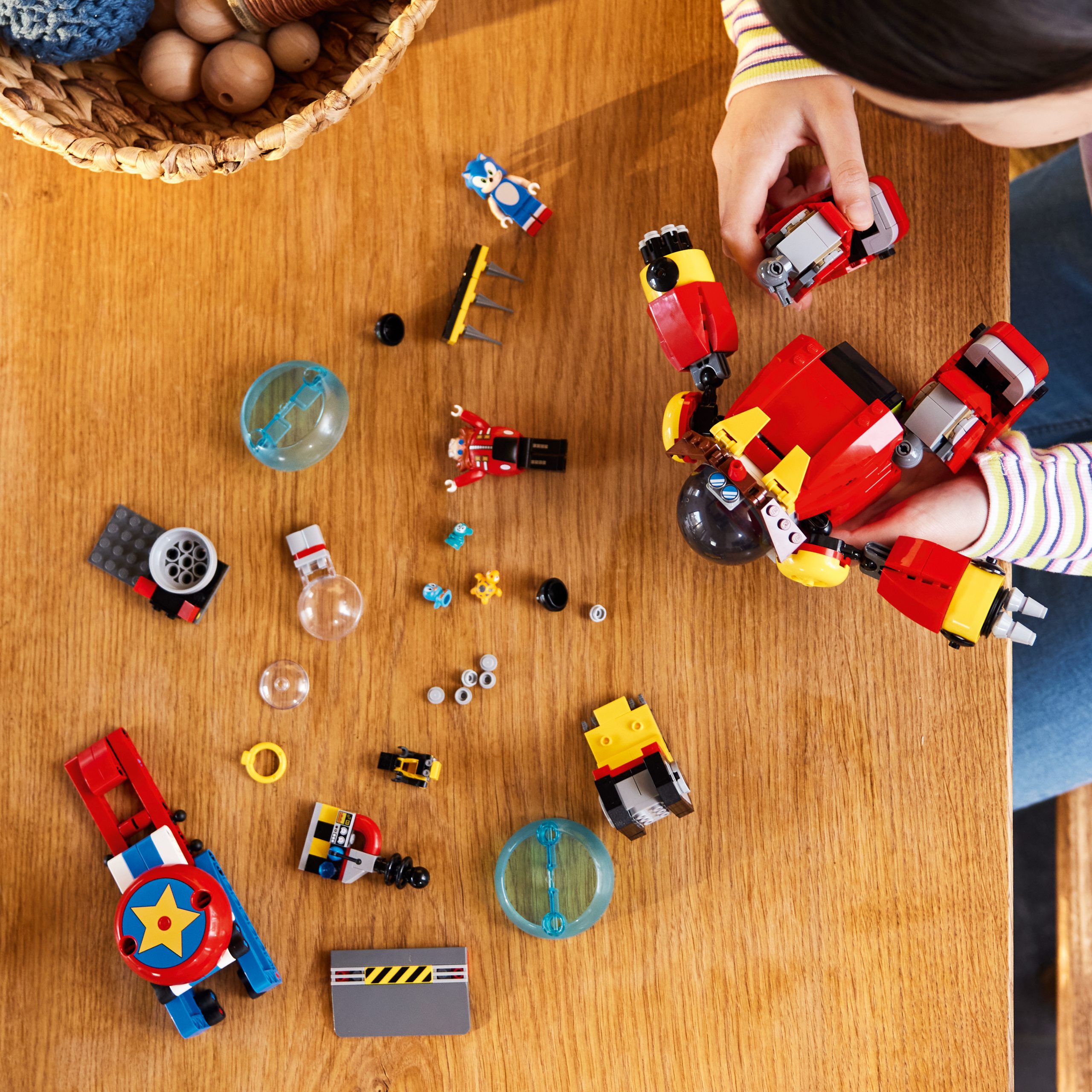 76993 Sonic vs. Dr. Eggmans Death Egg Robot lifestyle 6 scaled
