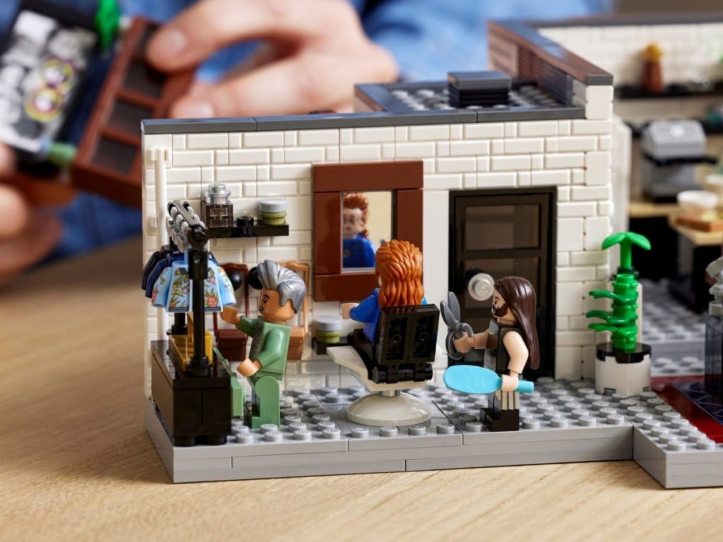 LEGO dla dorosłych 10291 Queer Eye The Fab 5 Loft 13 1 1024x768
