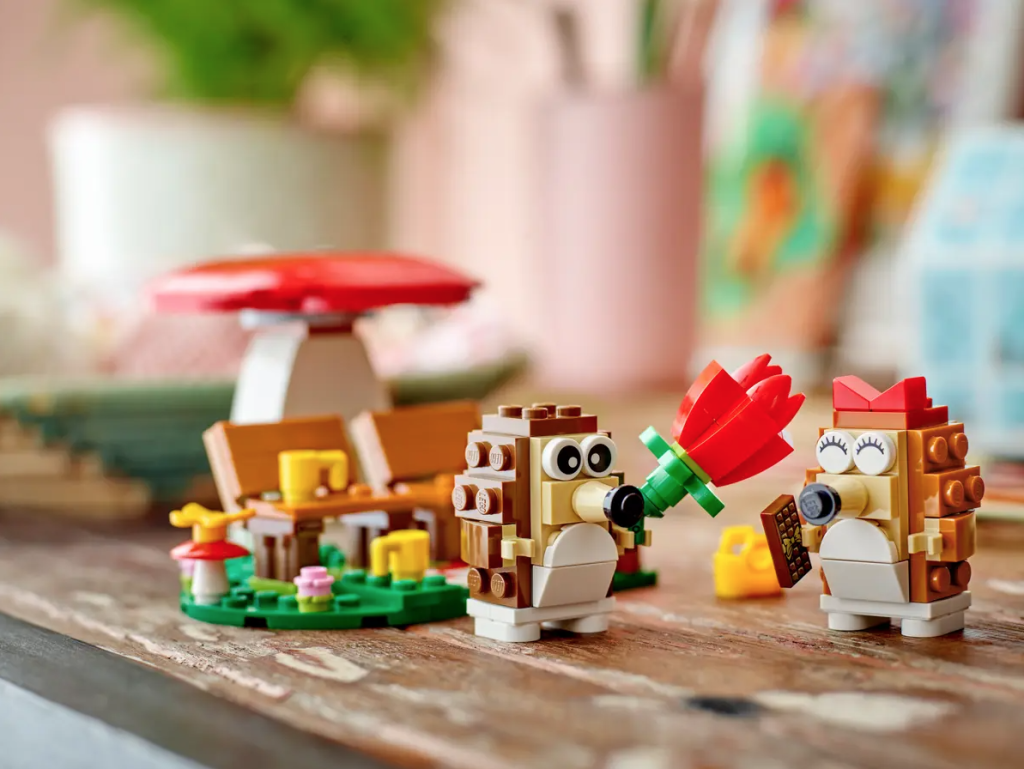 LEGO 40711 Hedgehog Picnic Date 3 1024x769