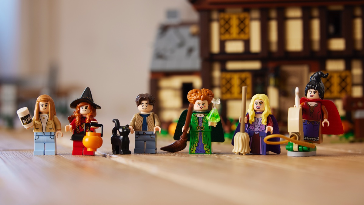 Five things we love about the minifigures in LEGO Ideas Hocus Pocus 