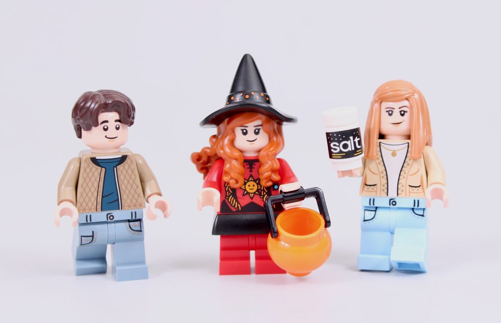 LEGO Ideas 21341 Disney Hocus Pocus The Sanderson Sisters Cottage review 48 1024x661