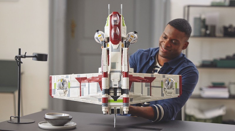 LEGO Star Wars 75309 Republic Gunship was a ‘nightmare’ to design
