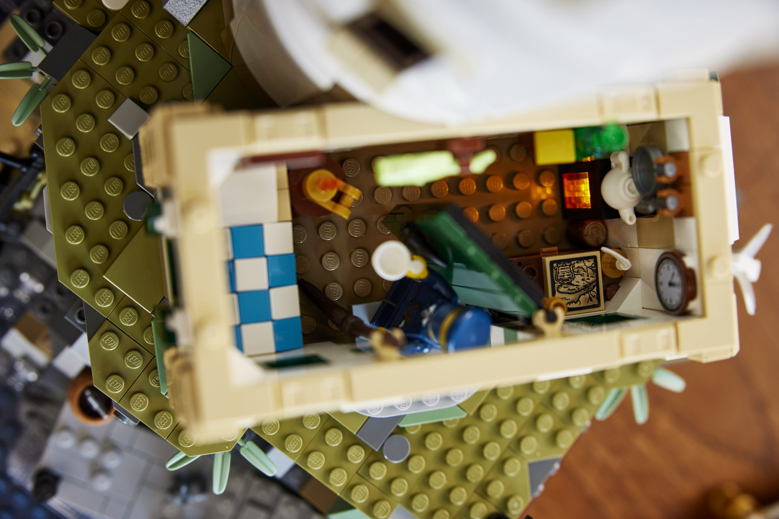LEGO Ideas 21335 Motorised Lighthouse light brick 2 scaled