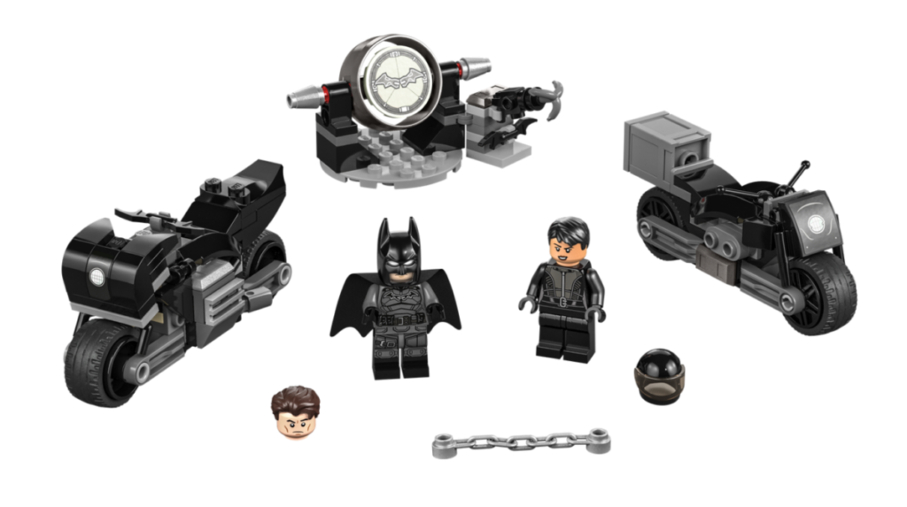 LEGO Batman 76179 Batman Selina Kyle Motorcycle Pursuit contents 1 1024x573