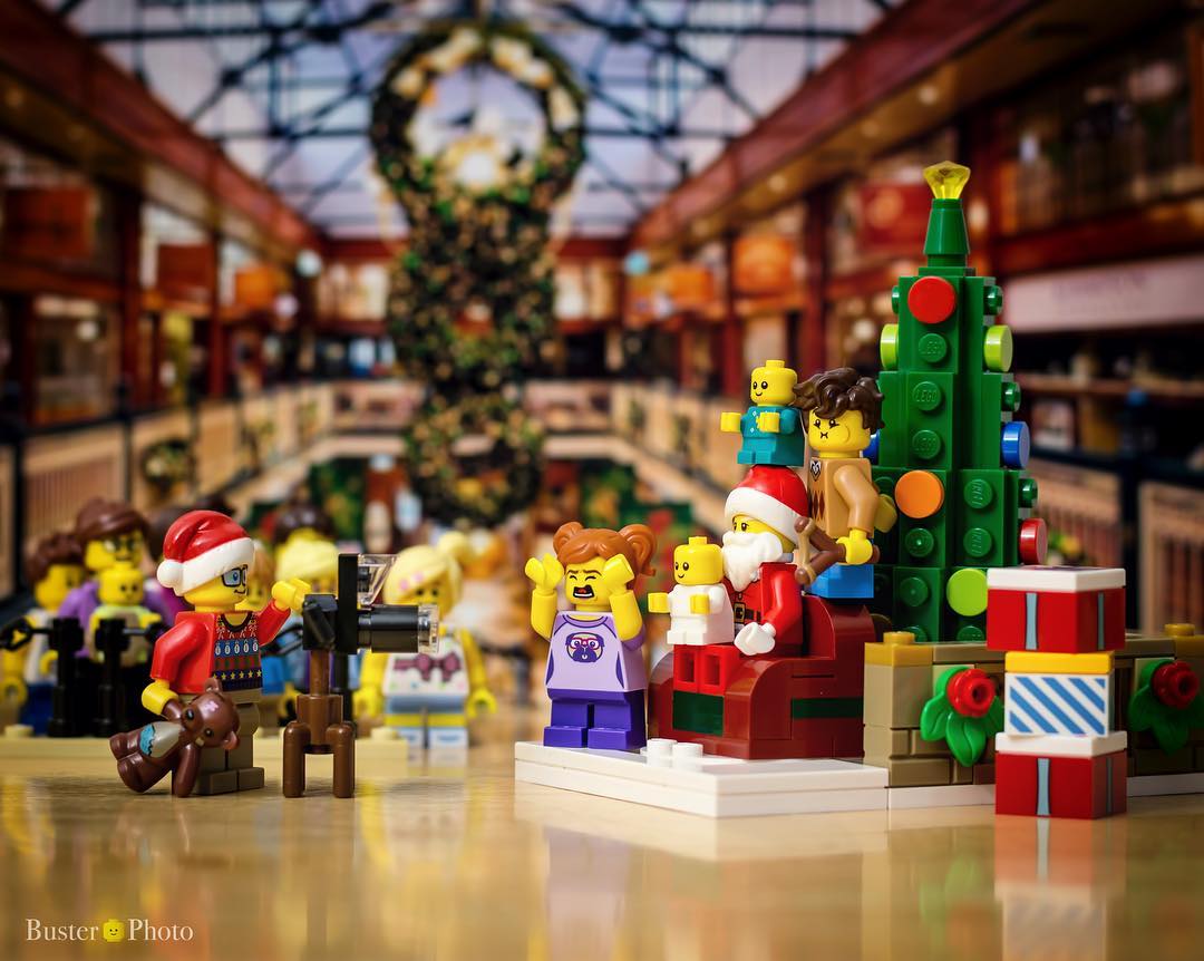 Brick Pic of the Day: Visiting Father Christmas