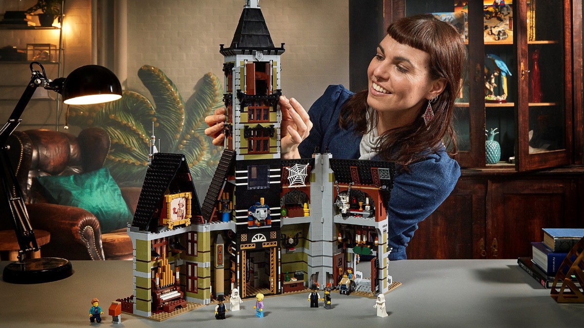 Finish your LEGO.com order soon for delivery before Halloween