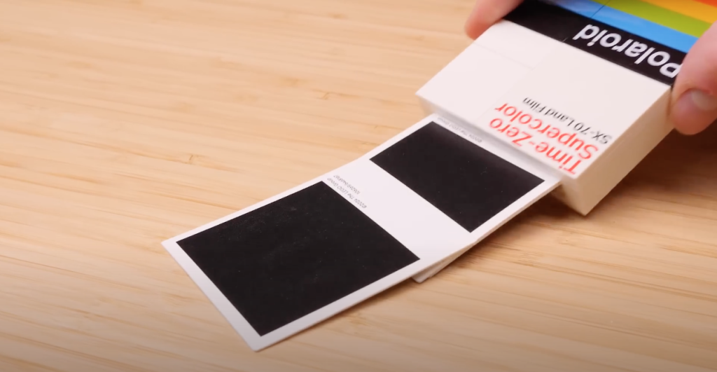 LEGO Ideas 21345 Polaroid OneStep SX 70 Kamera Cheesey Studios video 1 1024x531
