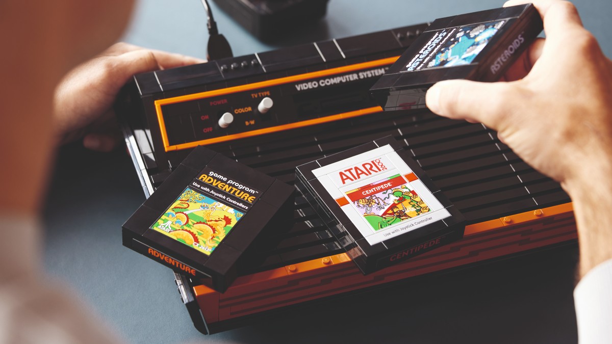WATCH: There are a few LEGO references in 10306 Atari 2600