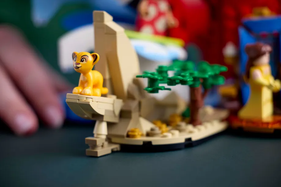 LEGO Ideas 21352 Magia de Disney 08