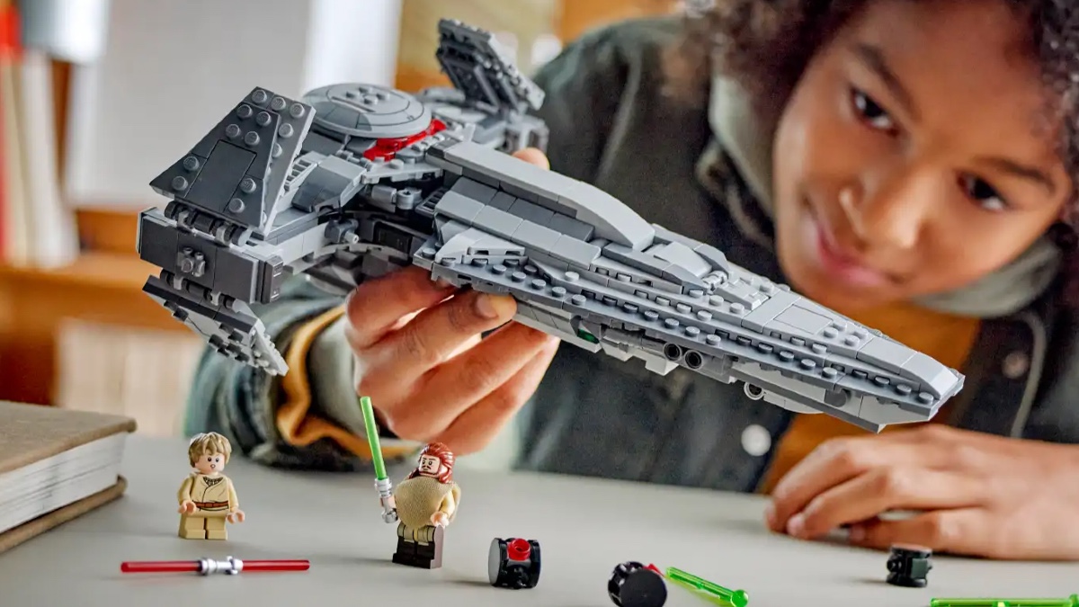 Every LEGO Star Wars Sith Infiltrator, from 1999 to 2024