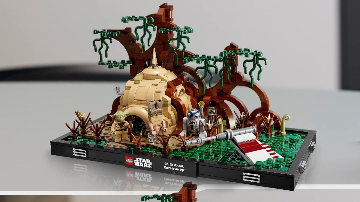 LEGO Star Wars 6471930 Lucas Yoda Fountain debuts best Yoda minifigure yet 